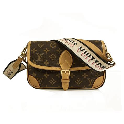 louis vuitton ladies shoulder bags|louis vuitton detachable shoulder bags.